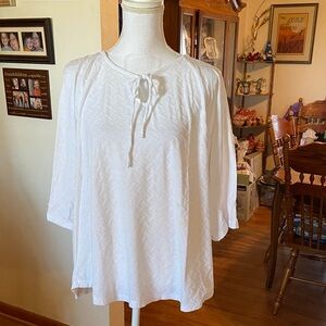 Women’s white top. Size 1X